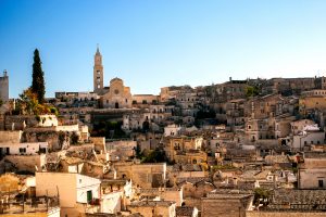 What does 'ce l'ho' mean in Italian? Let's find out in this article.