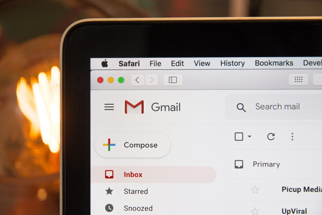How to write a formal (or informal) email in Italian